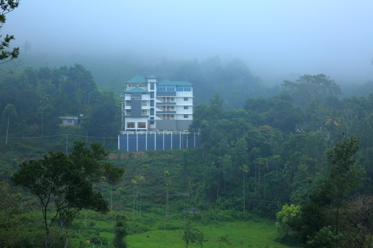 Monsoon Grande Hotel Munnar Bagian luar foto