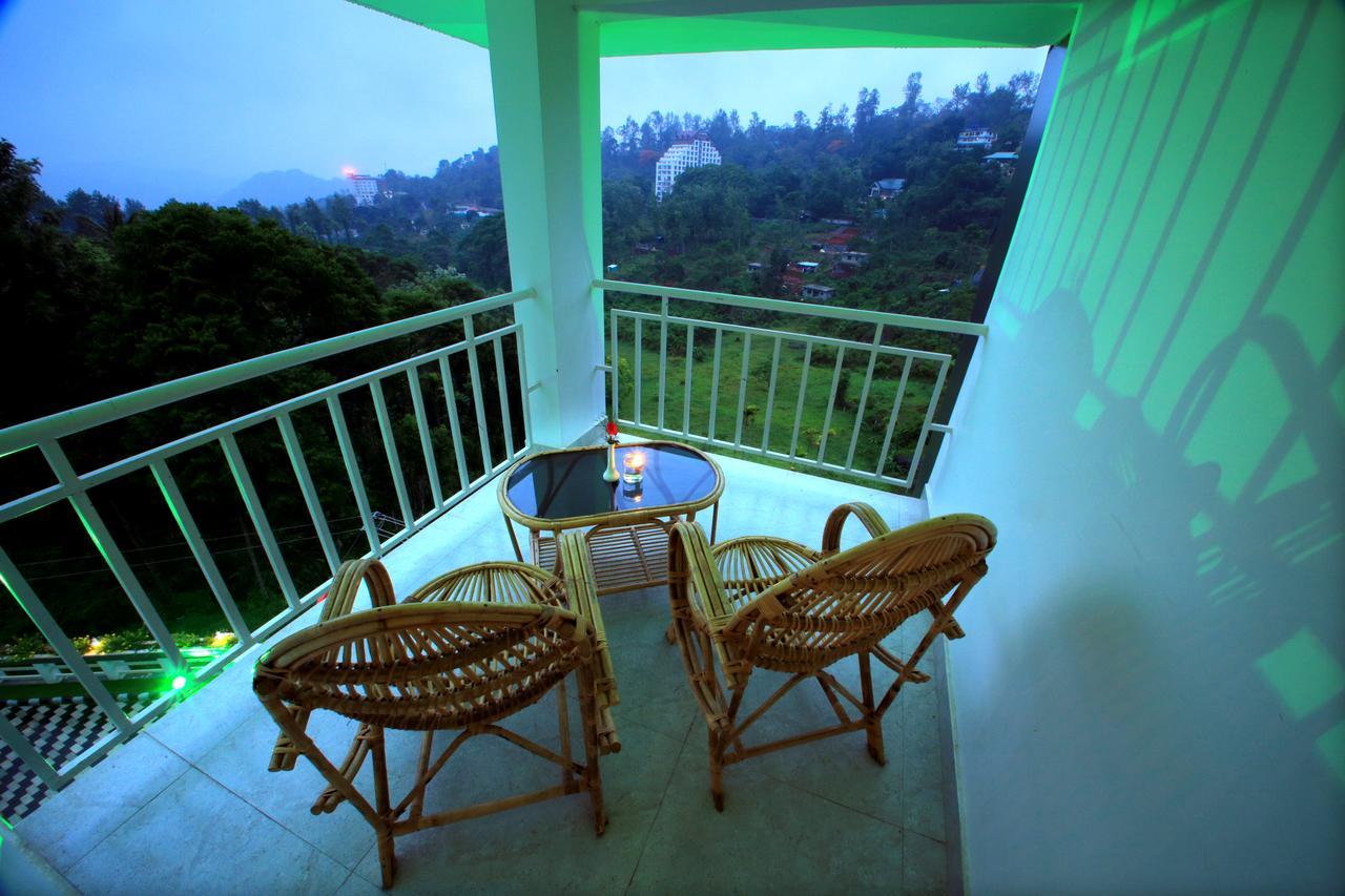 Monsoon Grande Hotel Munnar Bagian luar foto