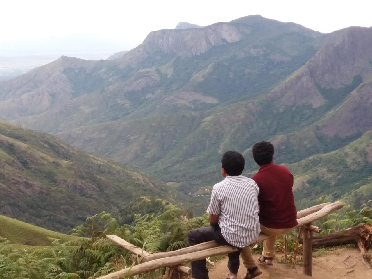 Monsoon Grande Hotel Munnar Bagian luar foto