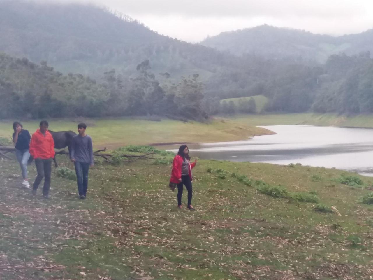 Monsoon Grande Hotel Munnar Bagian luar foto