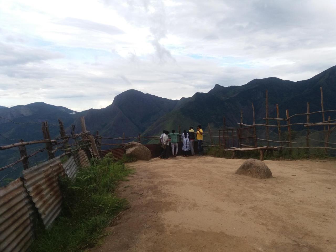 Monsoon Grande Hotel Munnar Bagian luar foto