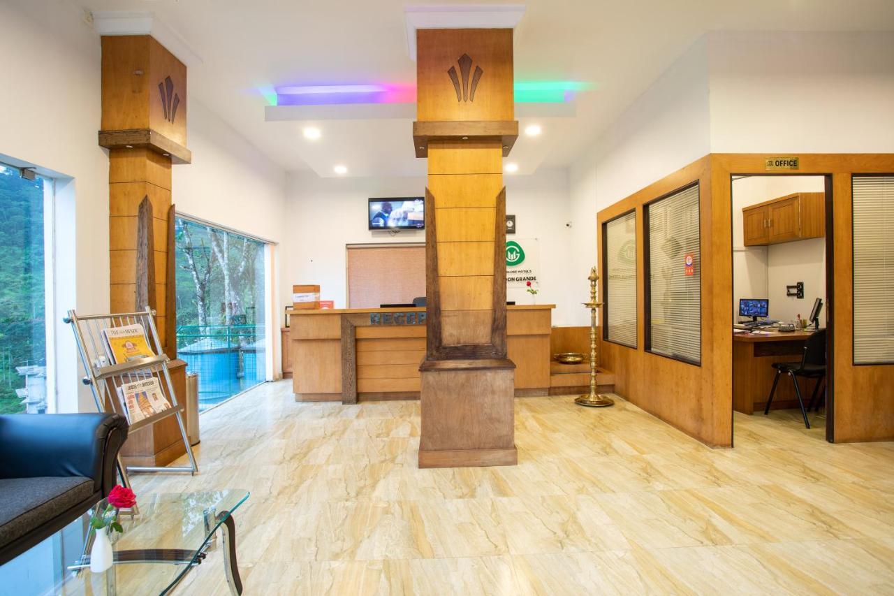 Monsoon Grande Hotel Munnar Bagian luar foto